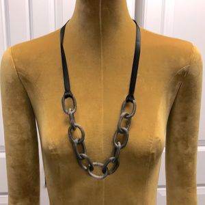 Women’s soft chain and ribbon necklace